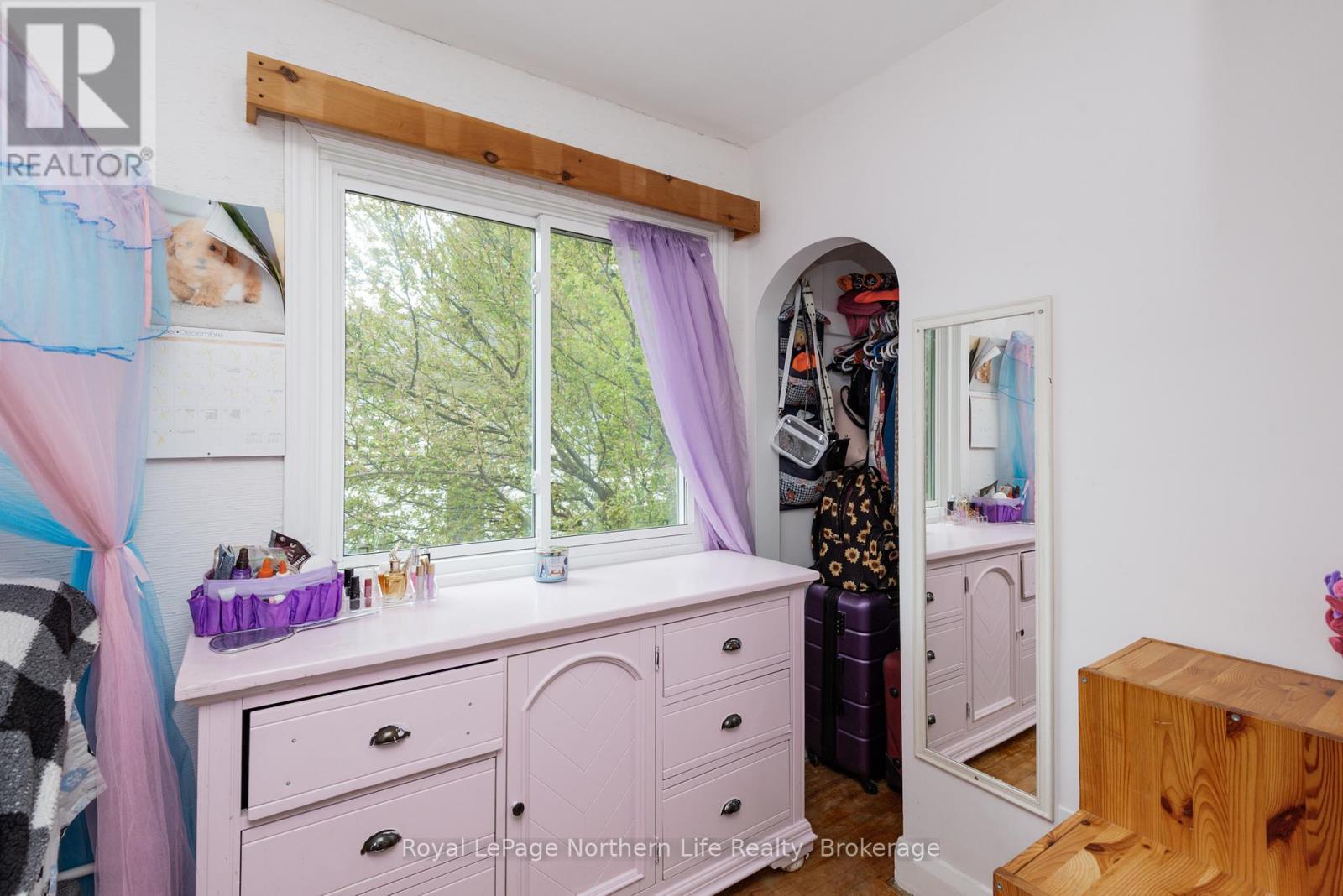 












20 MACDONALD AVENUE W

,
North Bay (Ferris),




Ontario
P1A1G4

