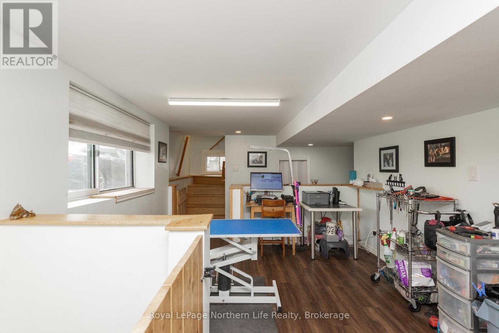 












20 MACDONALD AVENUE W

,
North Bay (Ferris),




Ontario
P1A1G4

