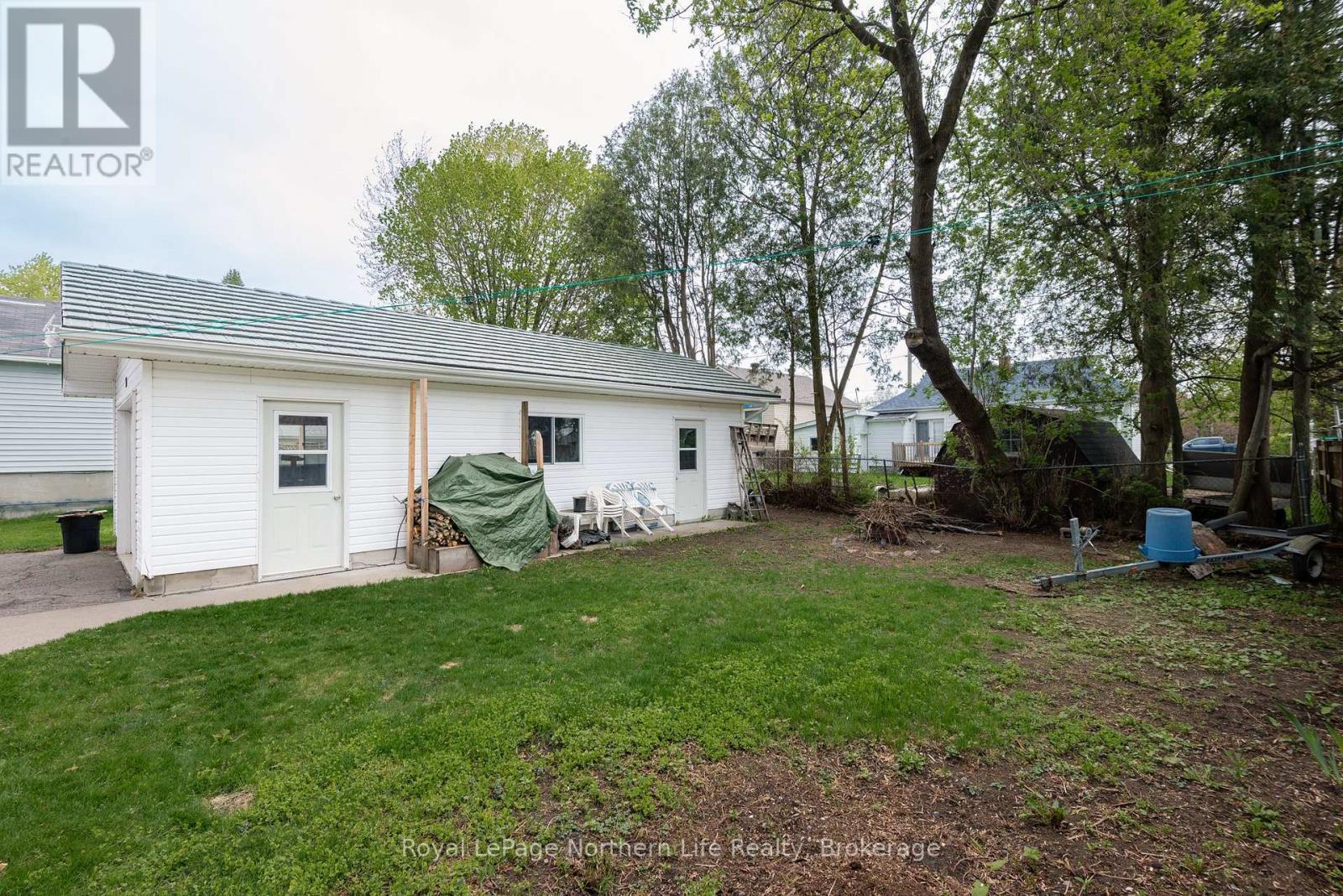 












20 MACDONALD AVENUE W

,
North Bay (Ferris),




Ontario
P1A1G4

