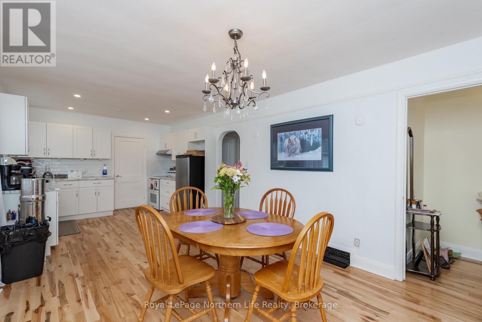 












20 MACDONALD AVENUE W

,
North Bay (Ferris),




Ontario
P1A1G4

