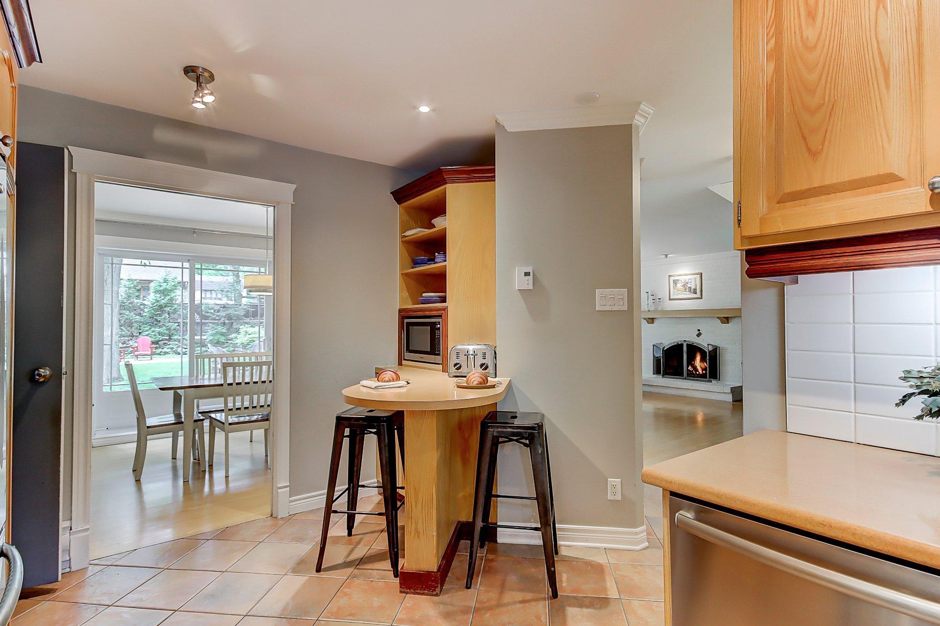 









150


Rue des Frênes

,
Sainte-Julie,




QC
J3E3A5


