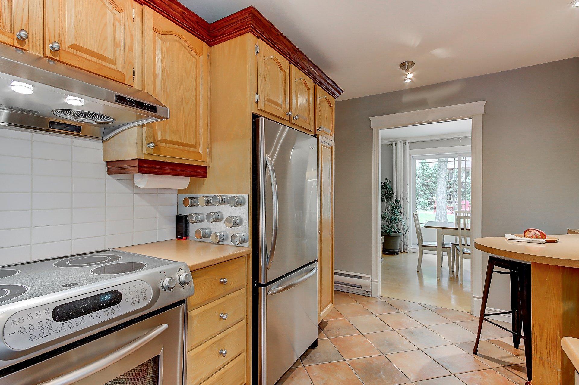 









150


Rue des Frênes

,
Sainte-Julie,




QC
J3E3A5

