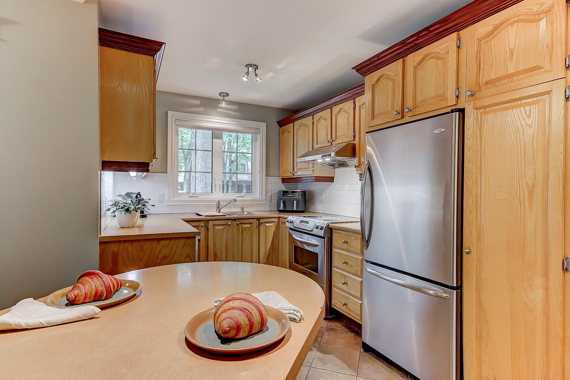 









150


Rue des Frênes

,
Sainte-Julie,




QC
J3E3A5


