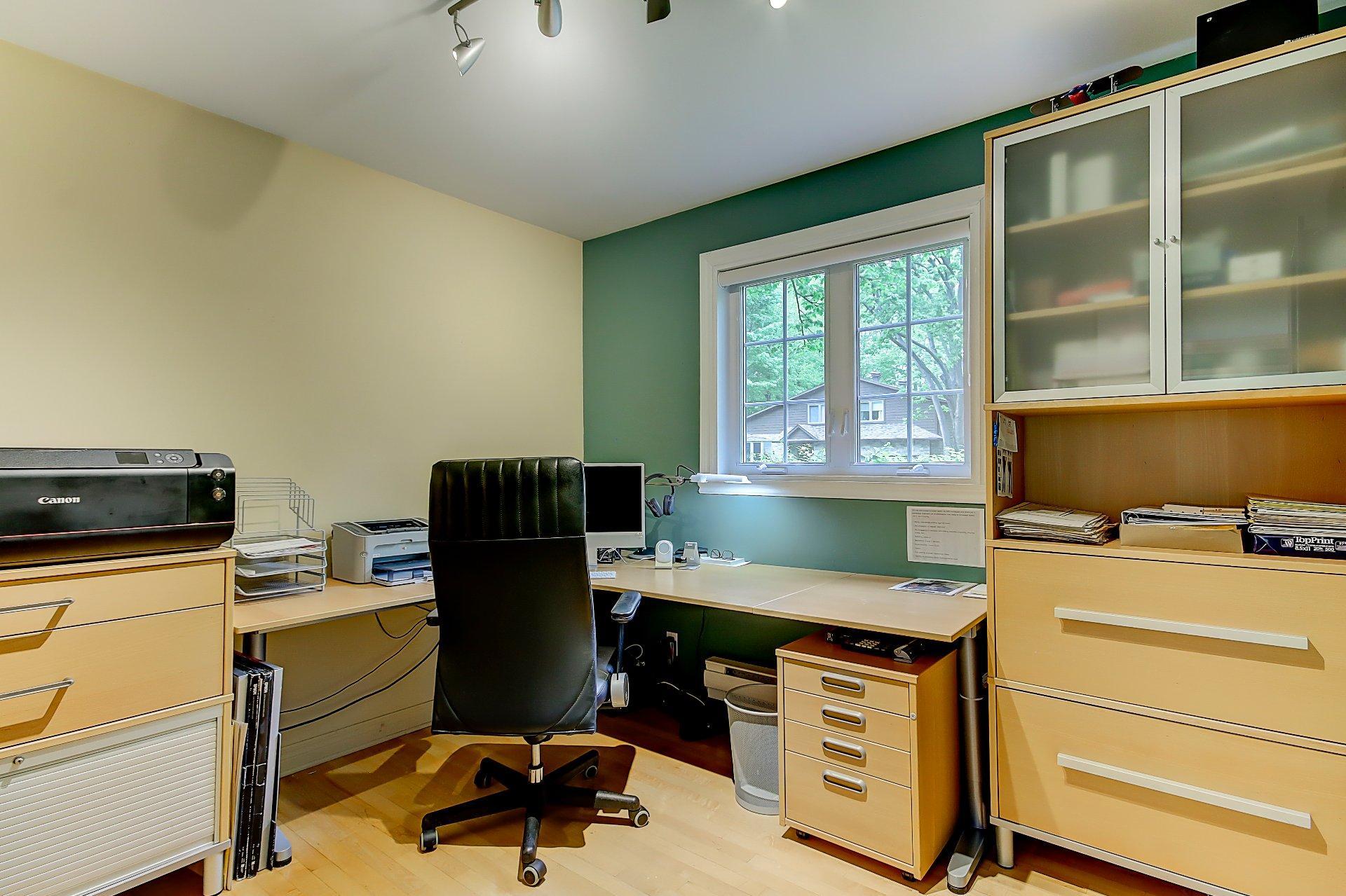 









150


Rue des Frênes

,
Sainte-Julie,




QC
J3E3A5

