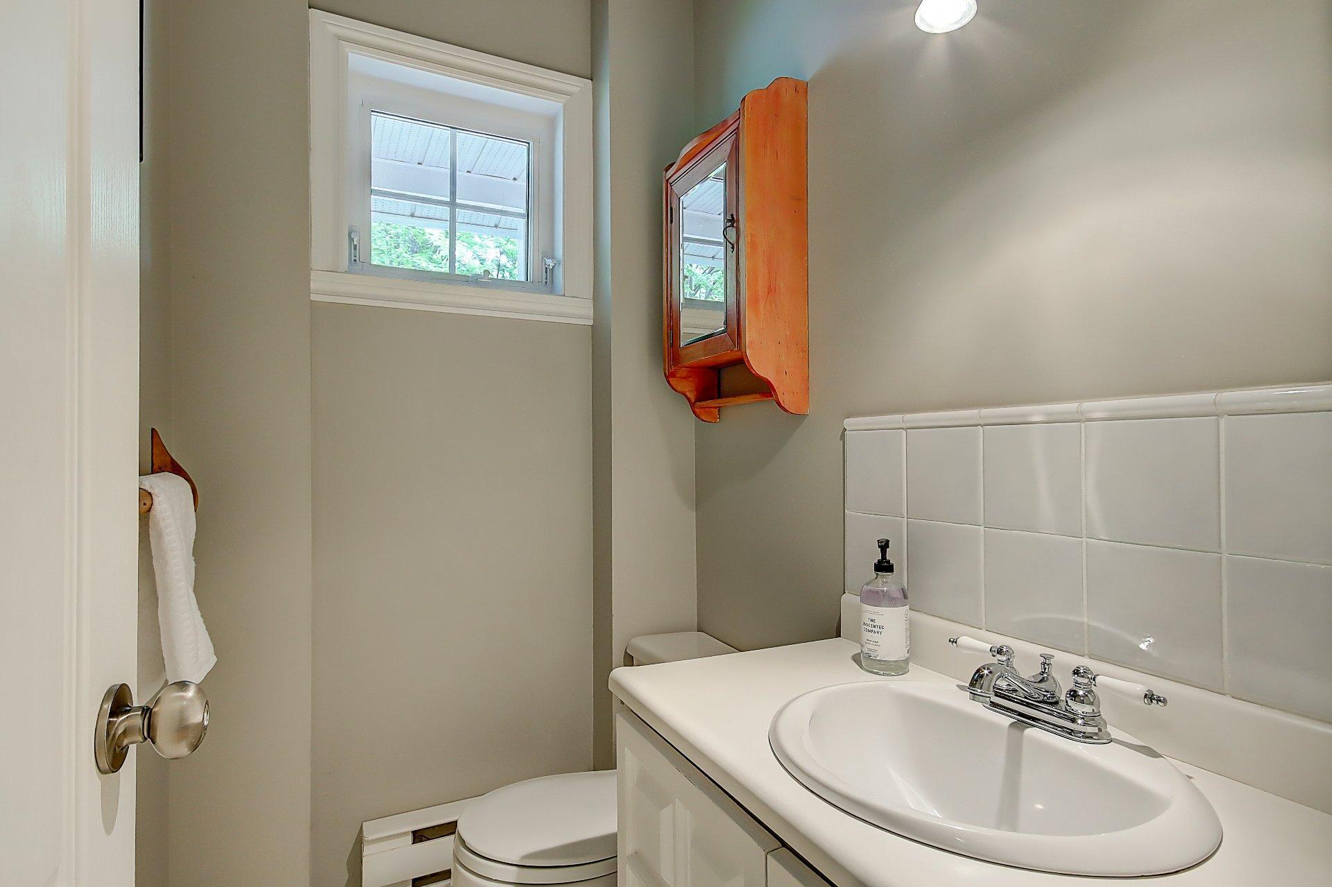 









150


Rue des Frênes

,
Sainte-Julie,




QC
J3E3A5


