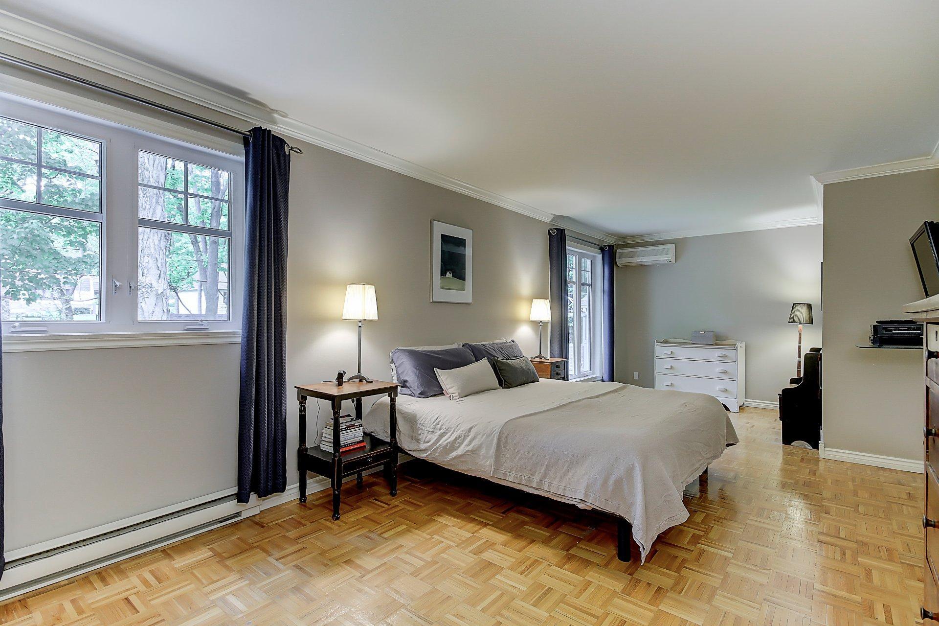 









150


Rue des Frênes

,
Sainte-Julie,




QC
J3E3A5

