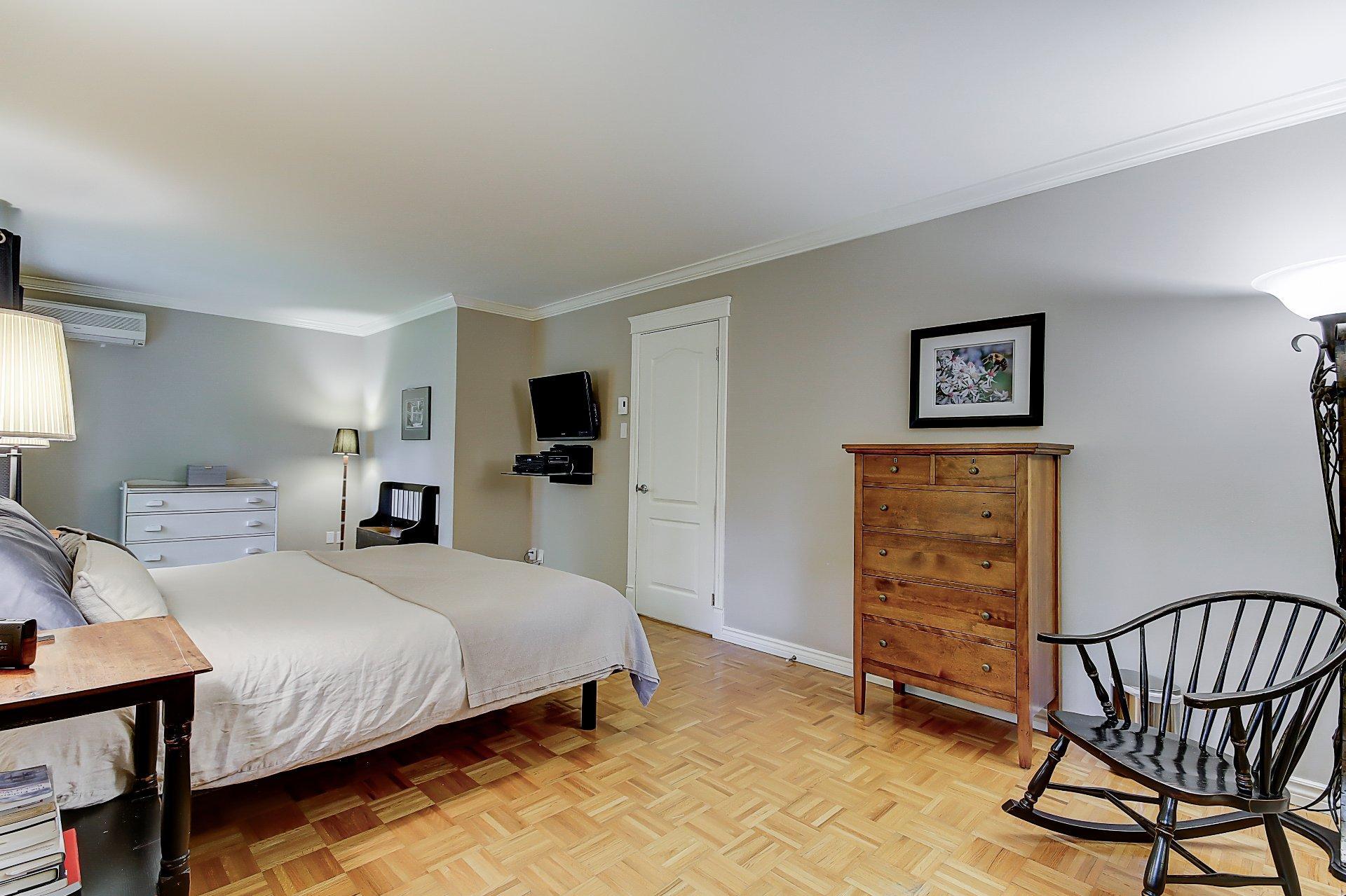 









150


Rue des Frênes

,
Sainte-Julie,




QC
J3E3A5

