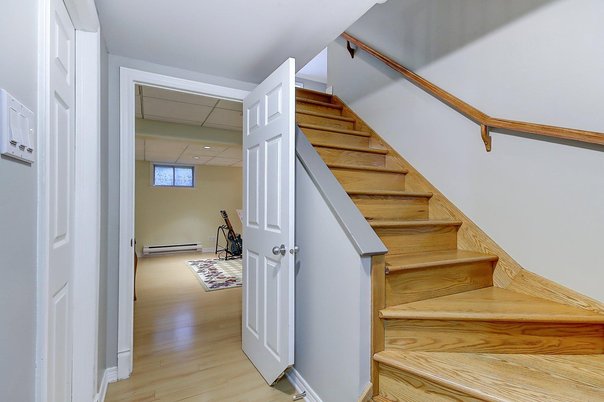 









150


Rue des Frênes

,
Sainte-Julie,




QC
J3E3A5

