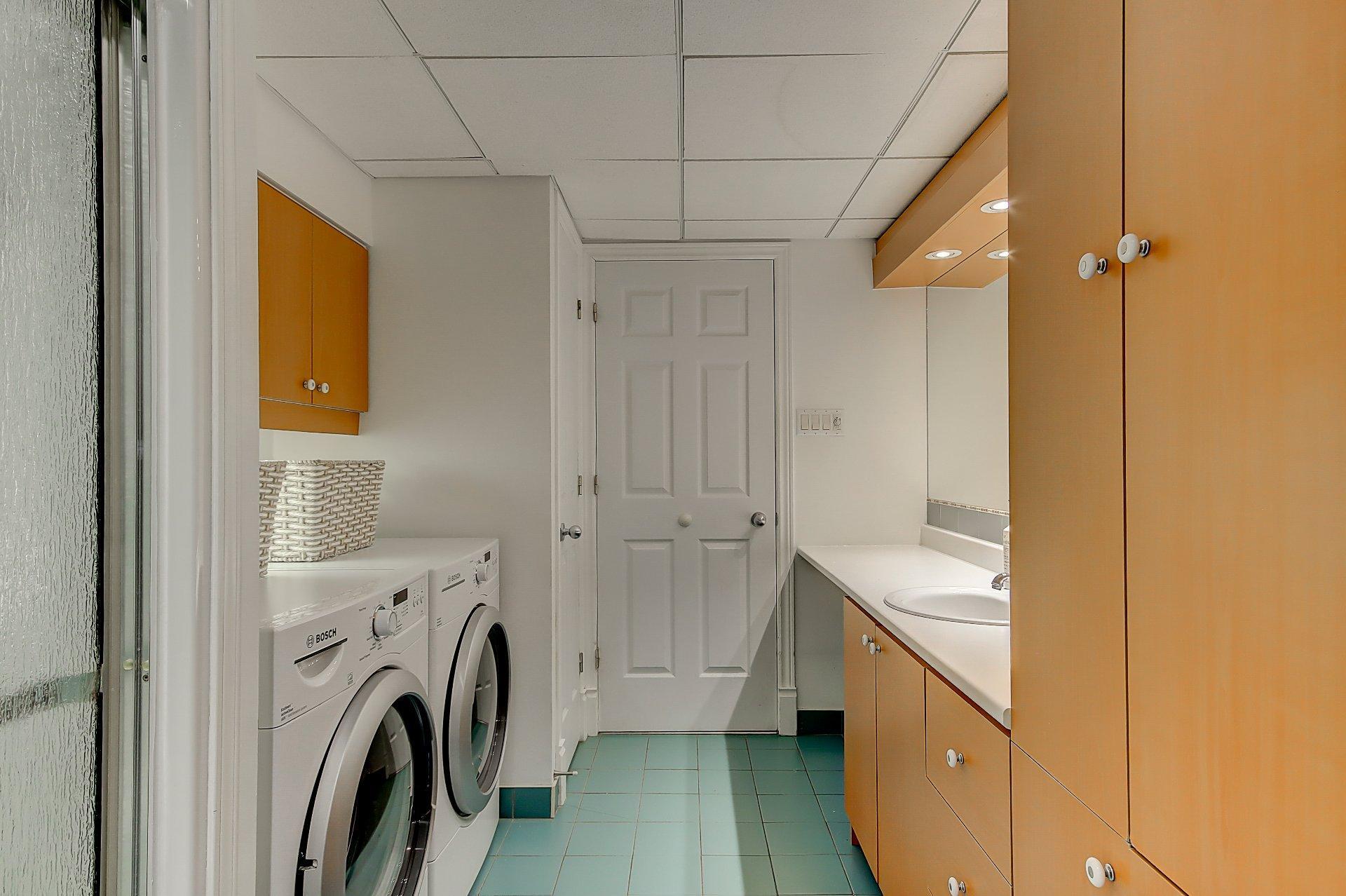 









150


Rue des Frênes

,
Sainte-Julie,




QC
J3E3A5

