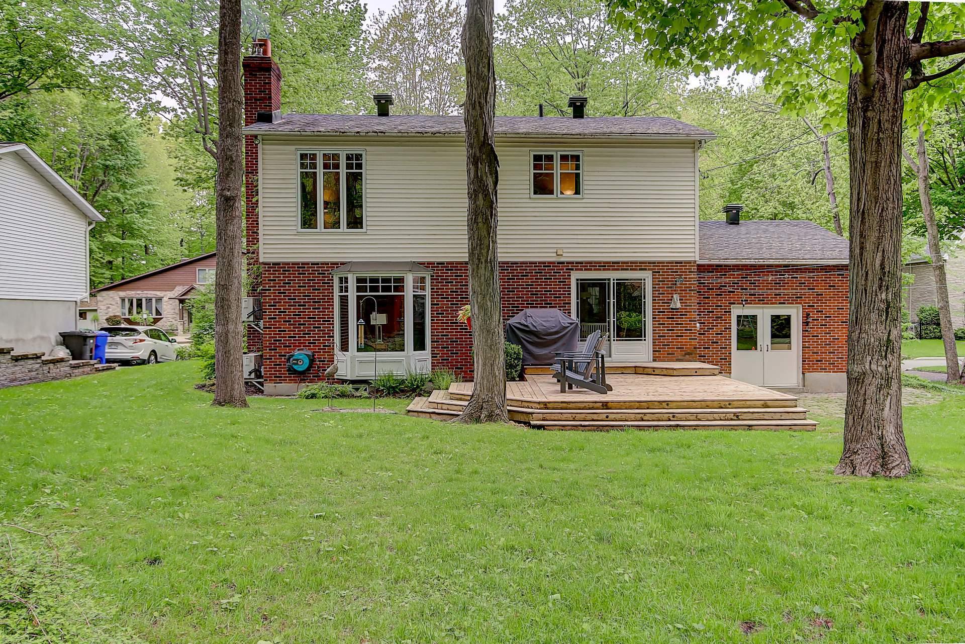 









150


Rue des Frênes

,
Sainte-Julie,




QC
J3E3A5

