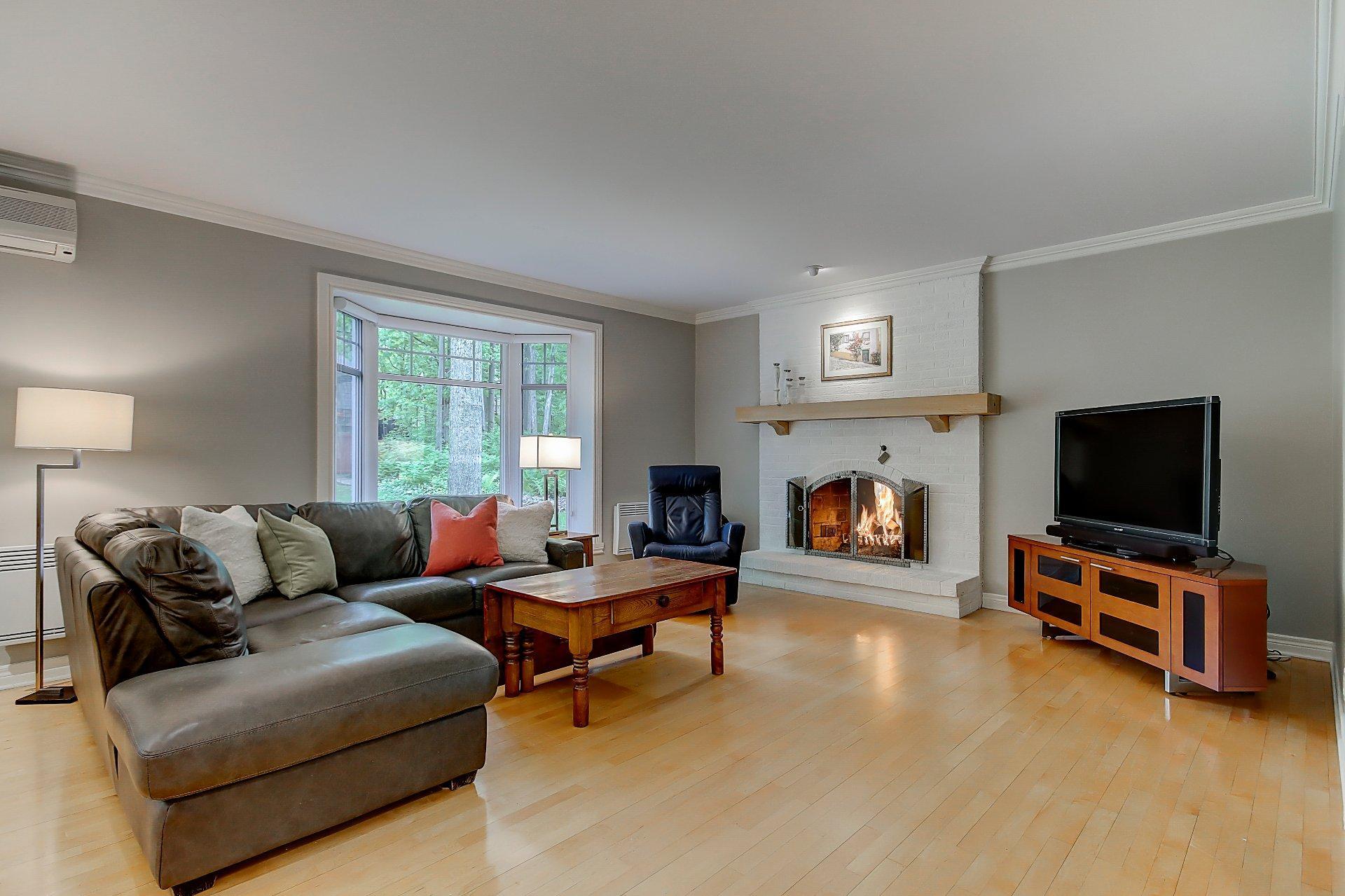 









150


Rue des Frênes

,
Sainte-Julie,




QC
J3E3A5

