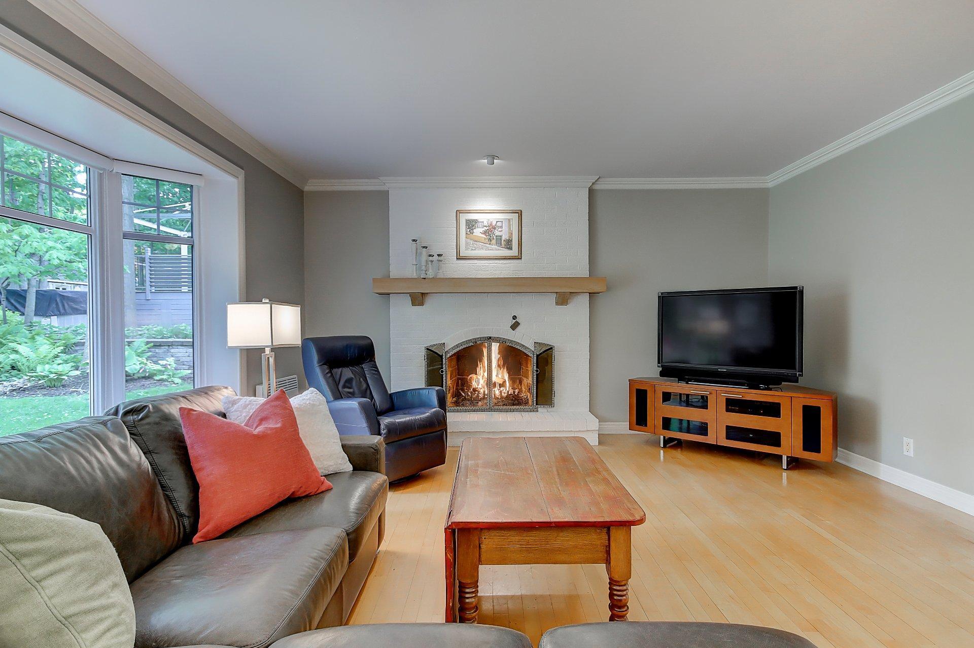 









150


Rue des Frênes

,
Sainte-Julie,




QC
J3E3A5

