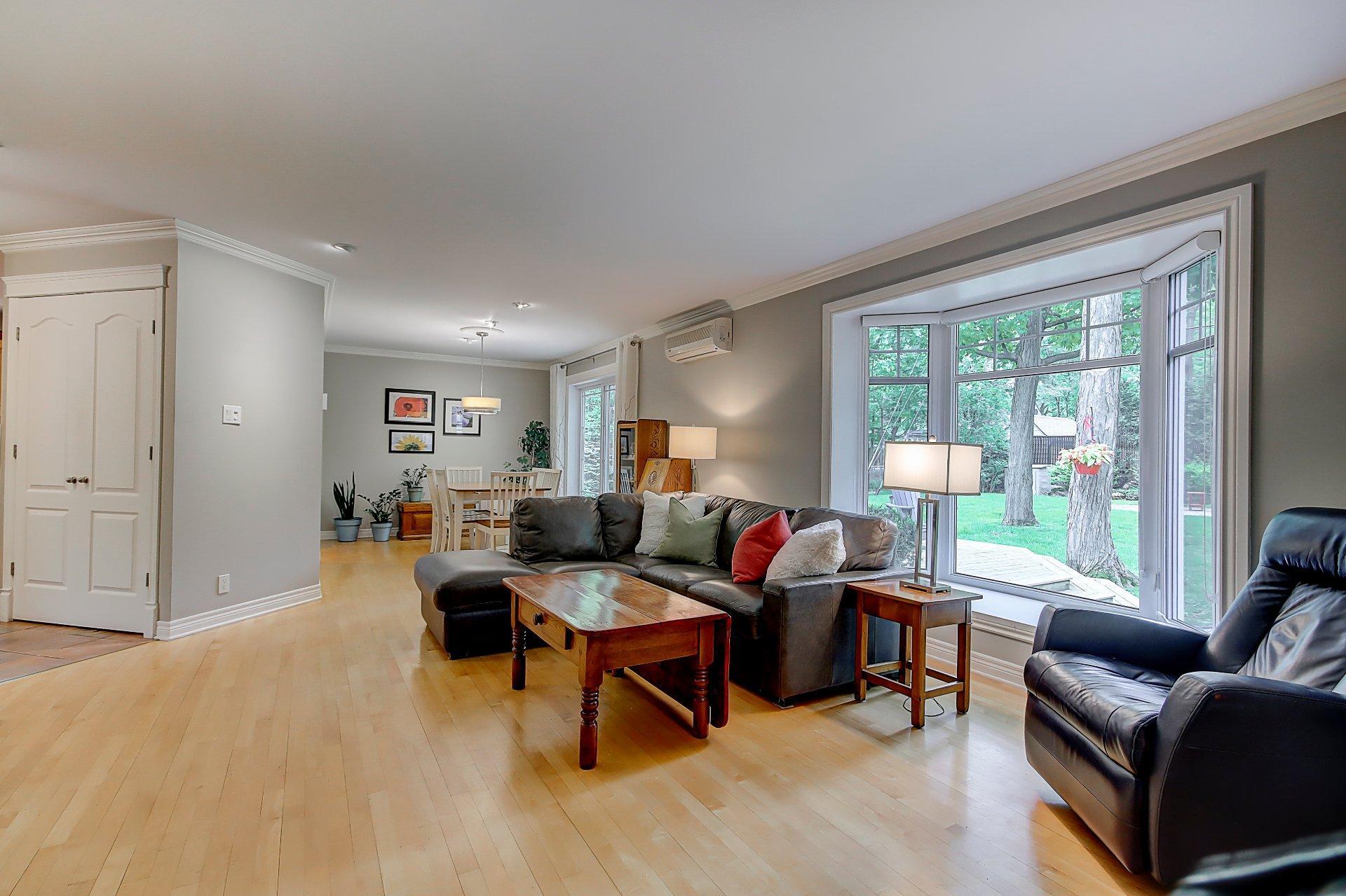 









150


Rue des Frênes

,
Sainte-Julie,




QC
J3E3A5

