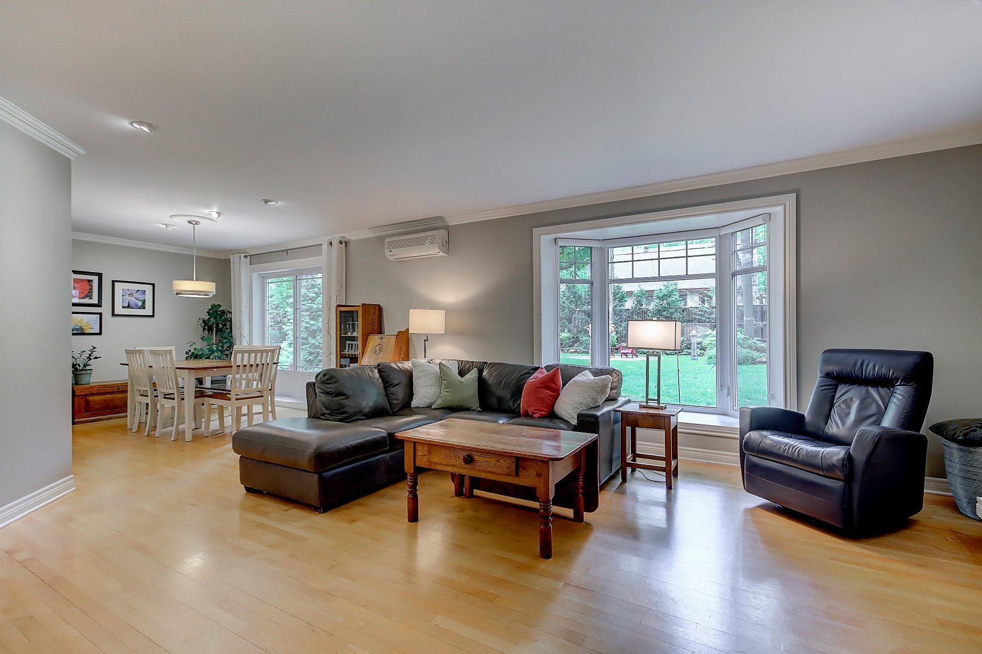 









150


Rue des Frênes

,
Sainte-Julie,




QC
J3E3A5


