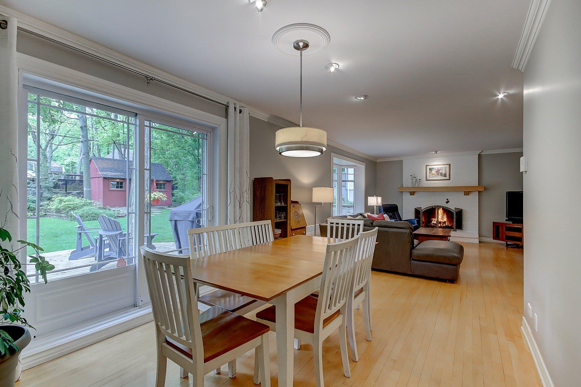 









150


Rue des Frênes

,
Sainte-Julie,




QC
J3E3A5

