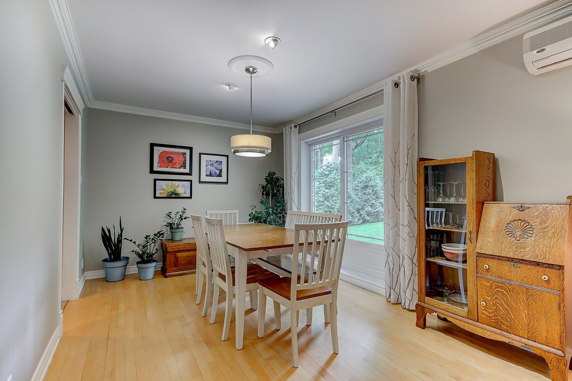 









150


Rue des Frênes

,
Sainte-Julie,




QC
J3E3A5

