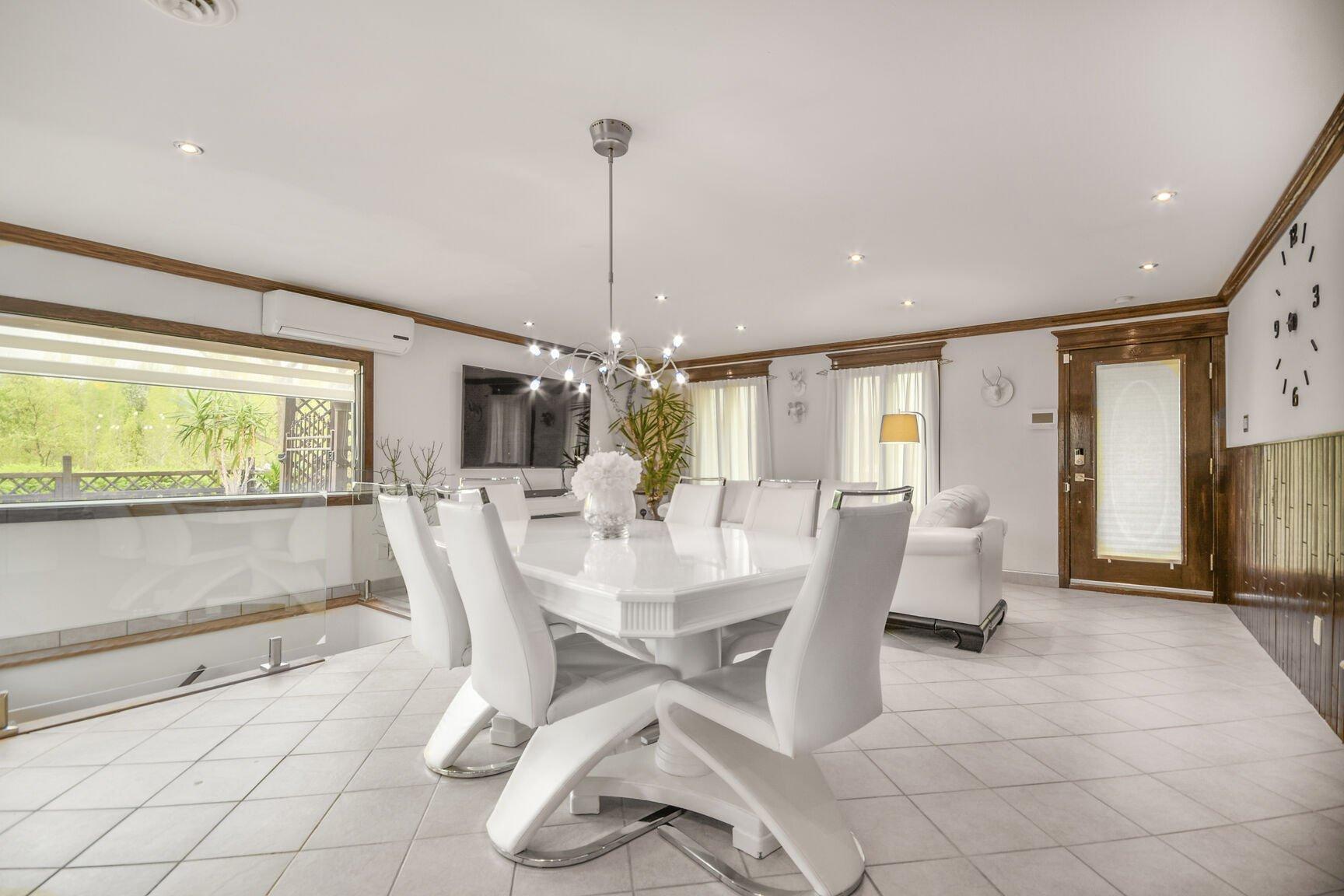 









3165


Rue Diane

,
Terrebonne (Terrebonne),




QC
J6Y1A2

