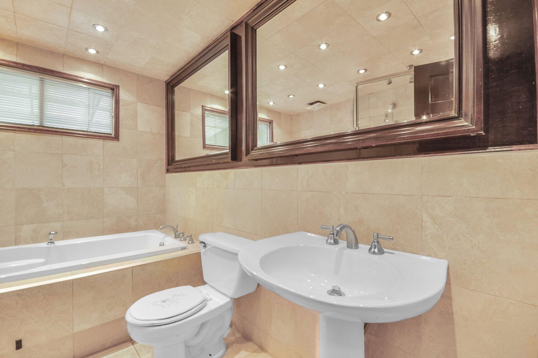 









3165


Rue Diane

,
Terrebonne (Terrebonne),




QC
J6Y1A2

