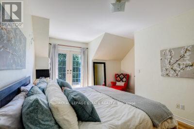 












23 HODGE LANE

,
Toronto,




Ontario
M4E3Y3

