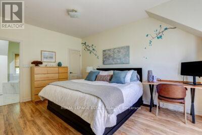 












23 HODGE LANE

,
Toronto,




Ontario
M4E3Y3

