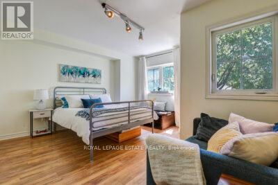 












23 HODGE LANE

,
Toronto,




Ontario
M4E3Y3

