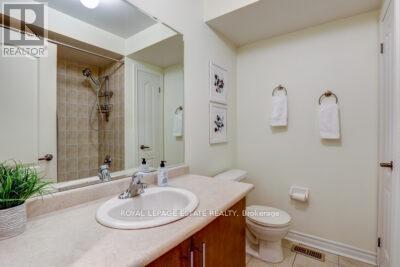 












23 HODGE LANE

,
Toronto,




Ontario
M4E3Y3

