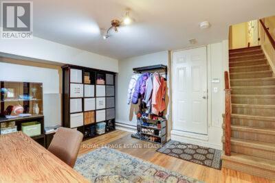 












23 HODGE LANE

,
Toronto,




Ontario
M4E3Y3

