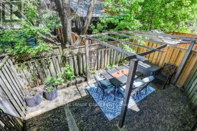 












23 HODGE LANE

,
Toronto,




Ontario
M4E3Y3

