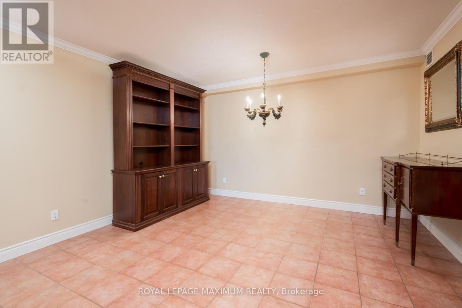 












404 - 121 WOODBRIDGE AVENUE

,
Vaughan,




Ontario
L4L9E3

