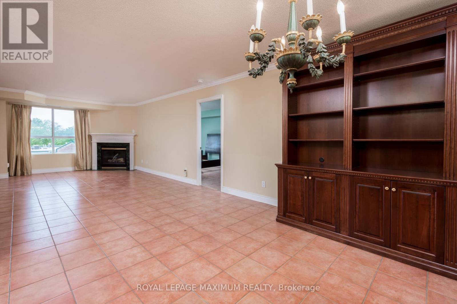 












404 - 121 WOODBRIDGE AVENUE

,
Vaughan,




Ontario
L4L9E3

