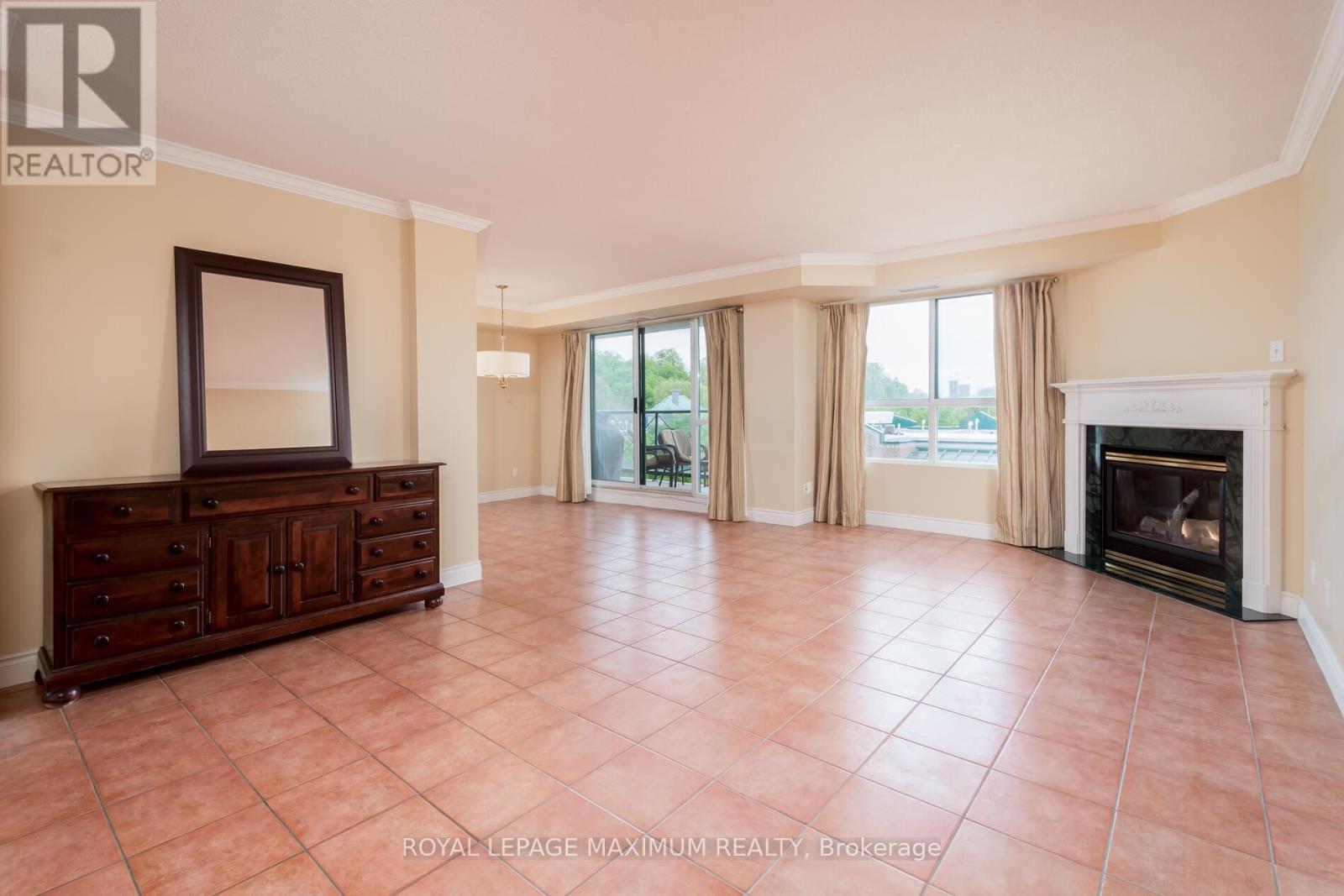












404 - 121 WOODBRIDGE AVENUE

,
Vaughan,




Ontario
L4L9E3

