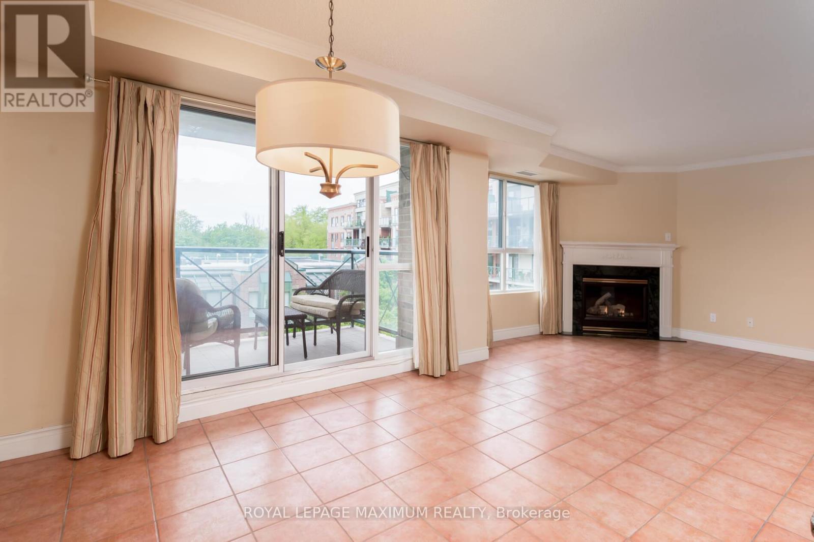 












404 - 121 WOODBRIDGE AVENUE

,
Vaughan,




Ontario
L4L9E3

