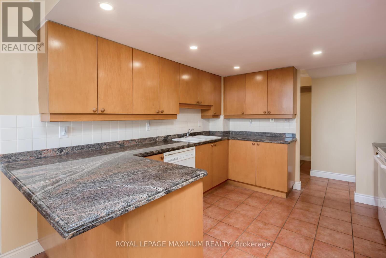 












404 - 121 WOODBRIDGE AVENUE

,
Vaughan,




Ontario
L4L9E3

