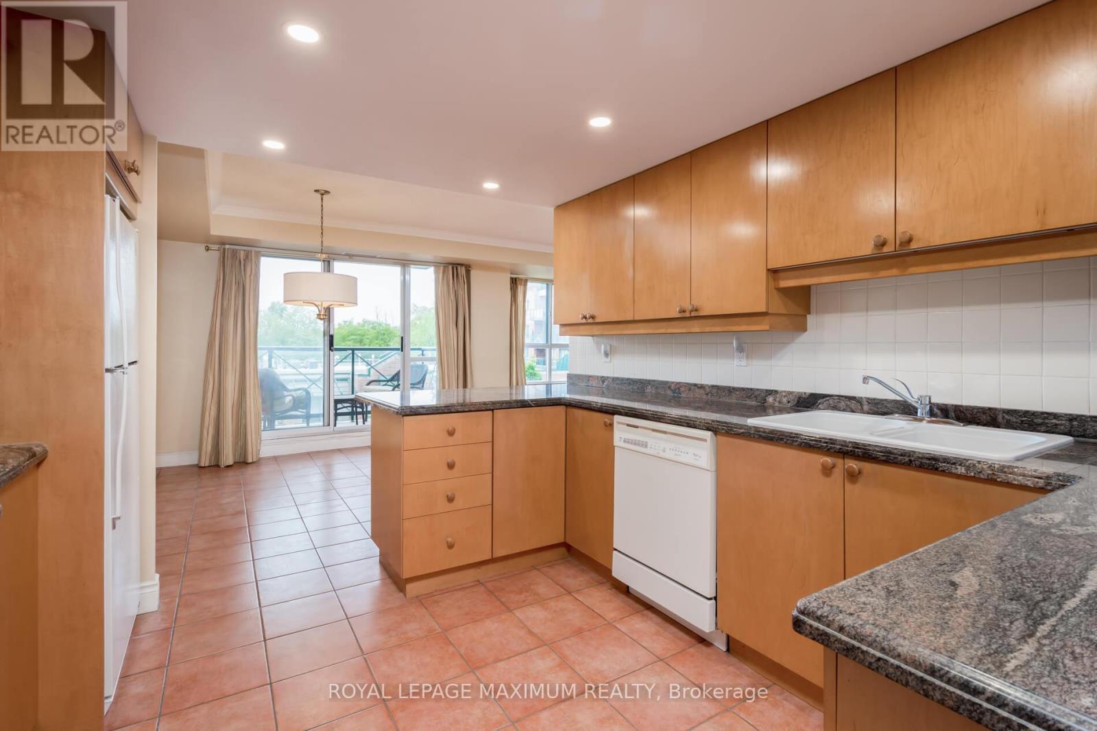 












404 - 121 WOODBRIDGE AVENUE

,
Vaughan,




Ontario
L4L9E3

