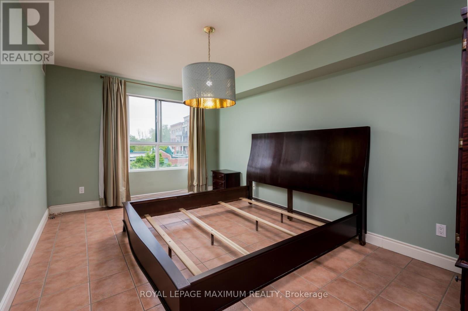 












404 - 121 WOODBRIDGE AVENUE

,
Vaughan,




Ontario
L4L9E3

