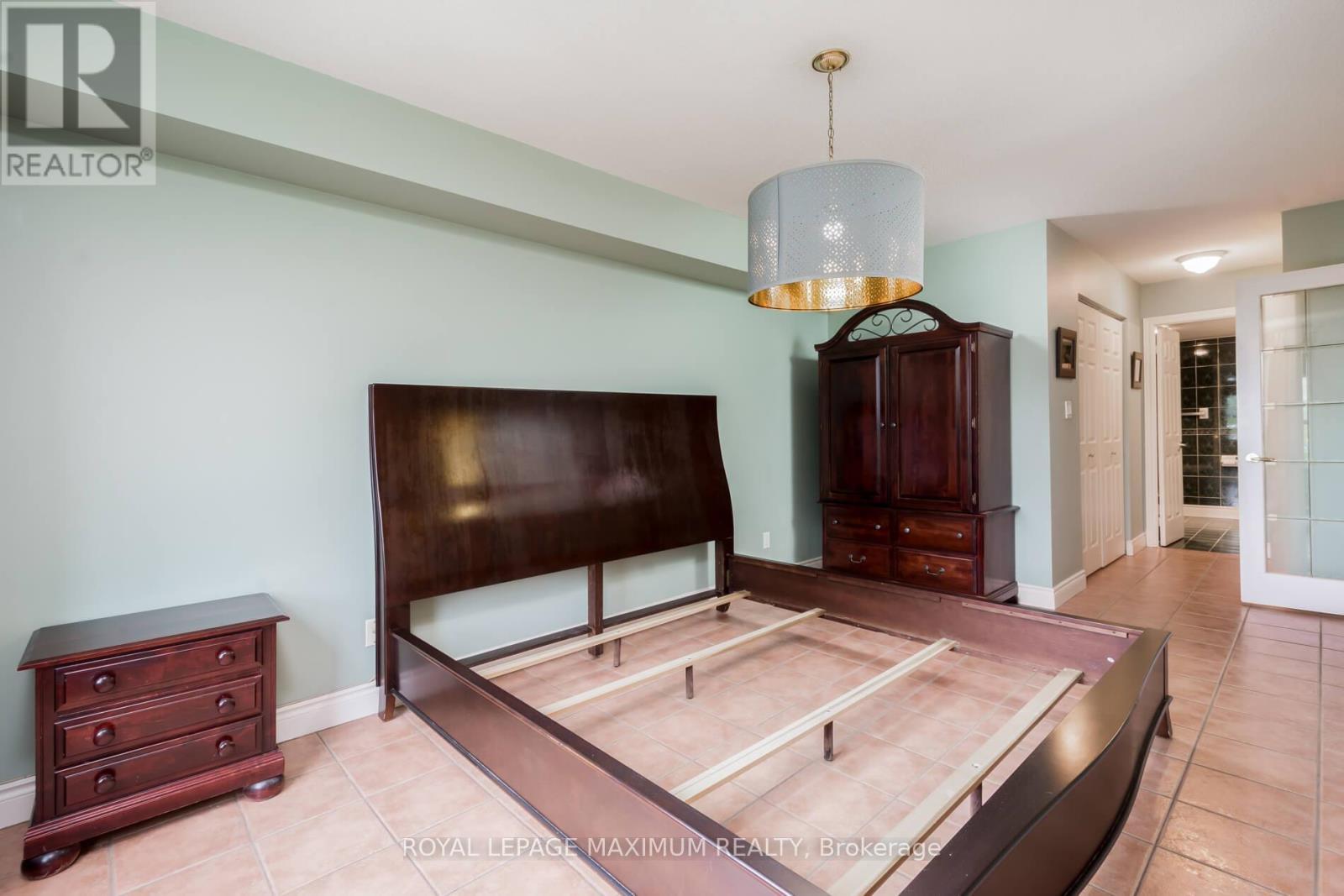 












404 - 121 WOODBRIDGE AVENUE

,
Vaughan,




Ontario
L4L9E3

