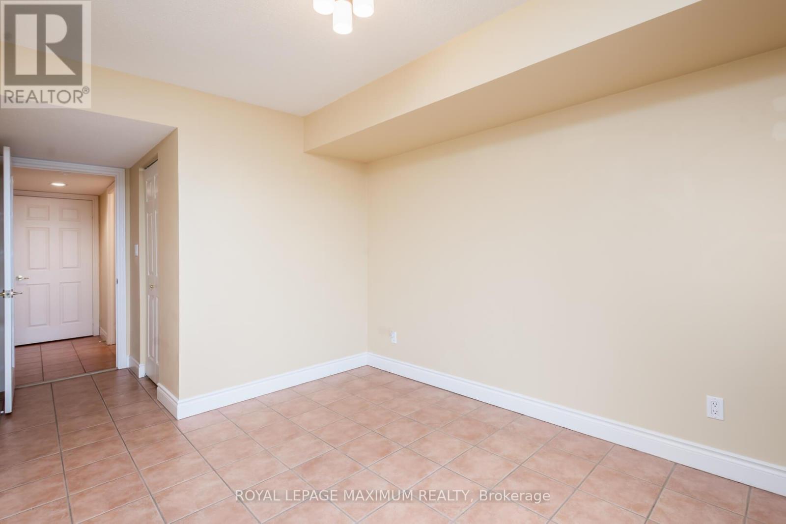 












404 - 121 WOODBRIDGE AVENUE

,
Vaughan,




Ontario
L4L9E3

