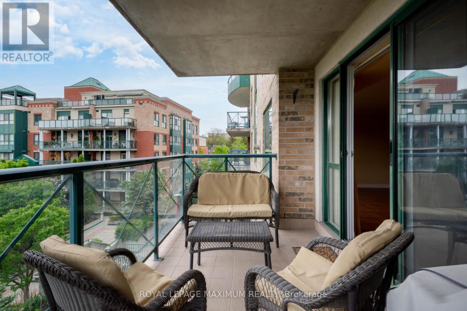 












404 - 121 WOODBRIDGE AVENUE

,
Vaughan,




Ontario
L4L9E3

