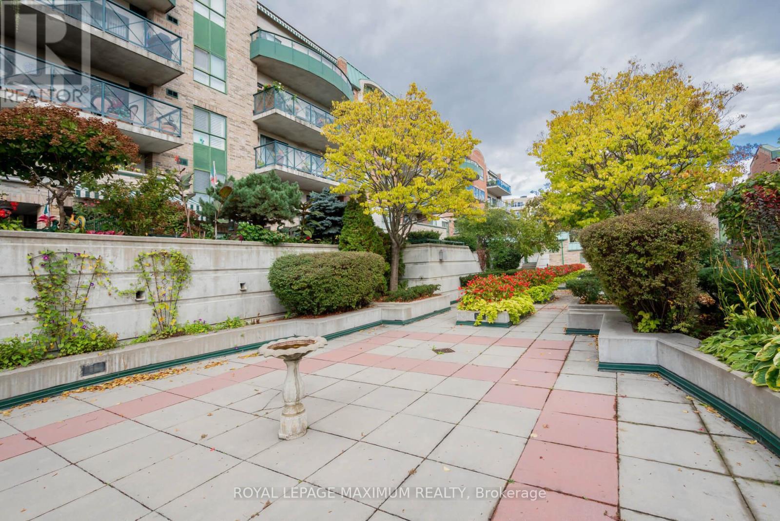 












404 - 121 WOODBRIDGE AVENUE

,
Vaughan,




Ontario
L4L9E3

