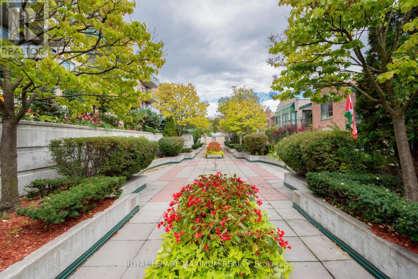 












404 - 121 WOODBRIDGE AVENUE

,
Vaughan,




Ontario
L4L9E3

