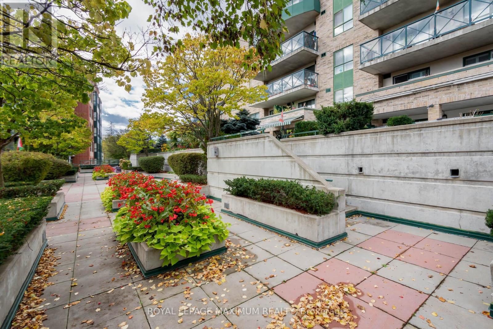 












404 - 121 WOODBRIDGE AVENUE

,
Vaughan,




Ontario
L4L9E3

