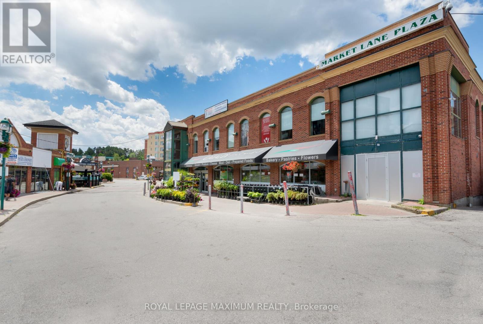 












404 - 121 WOODBRIDGE AVENUE

,
Vaughan,




Ontario
L4L9E3

