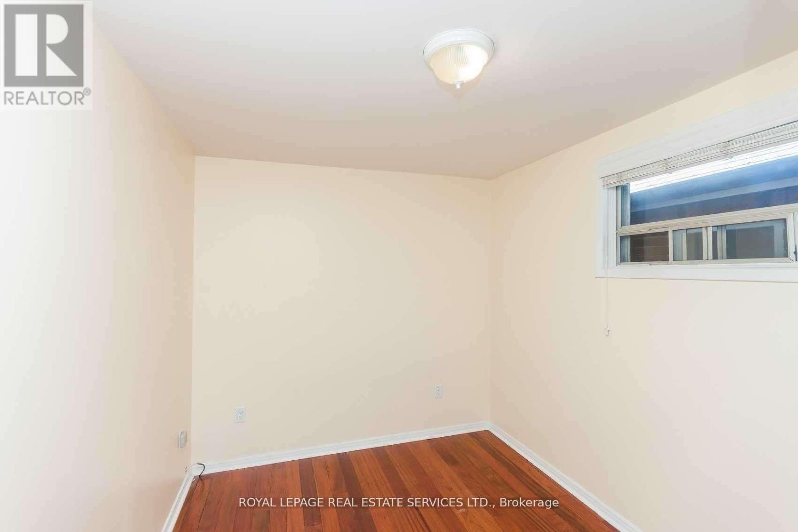 












21 BELGRAVIA AVENUE

,
Toronto,




Ontario
M6E2M4

