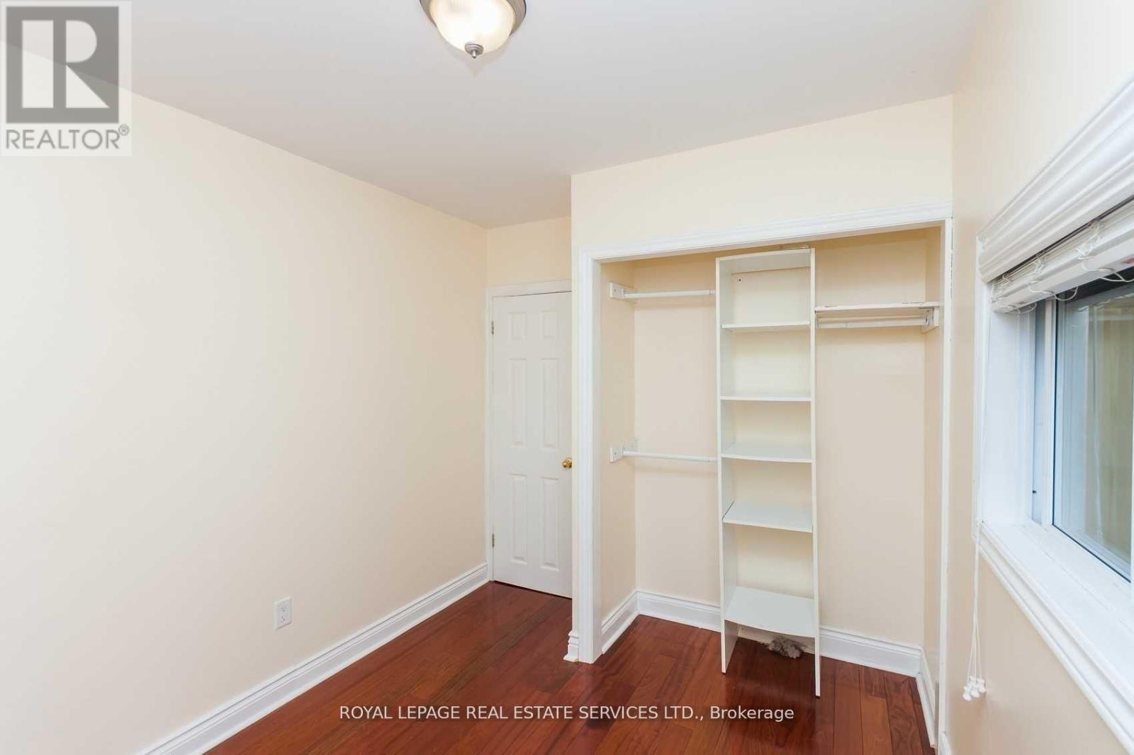 












21 BELGRAVIA AVENUE

,
Toronto,




Ontario
M6E2M4

