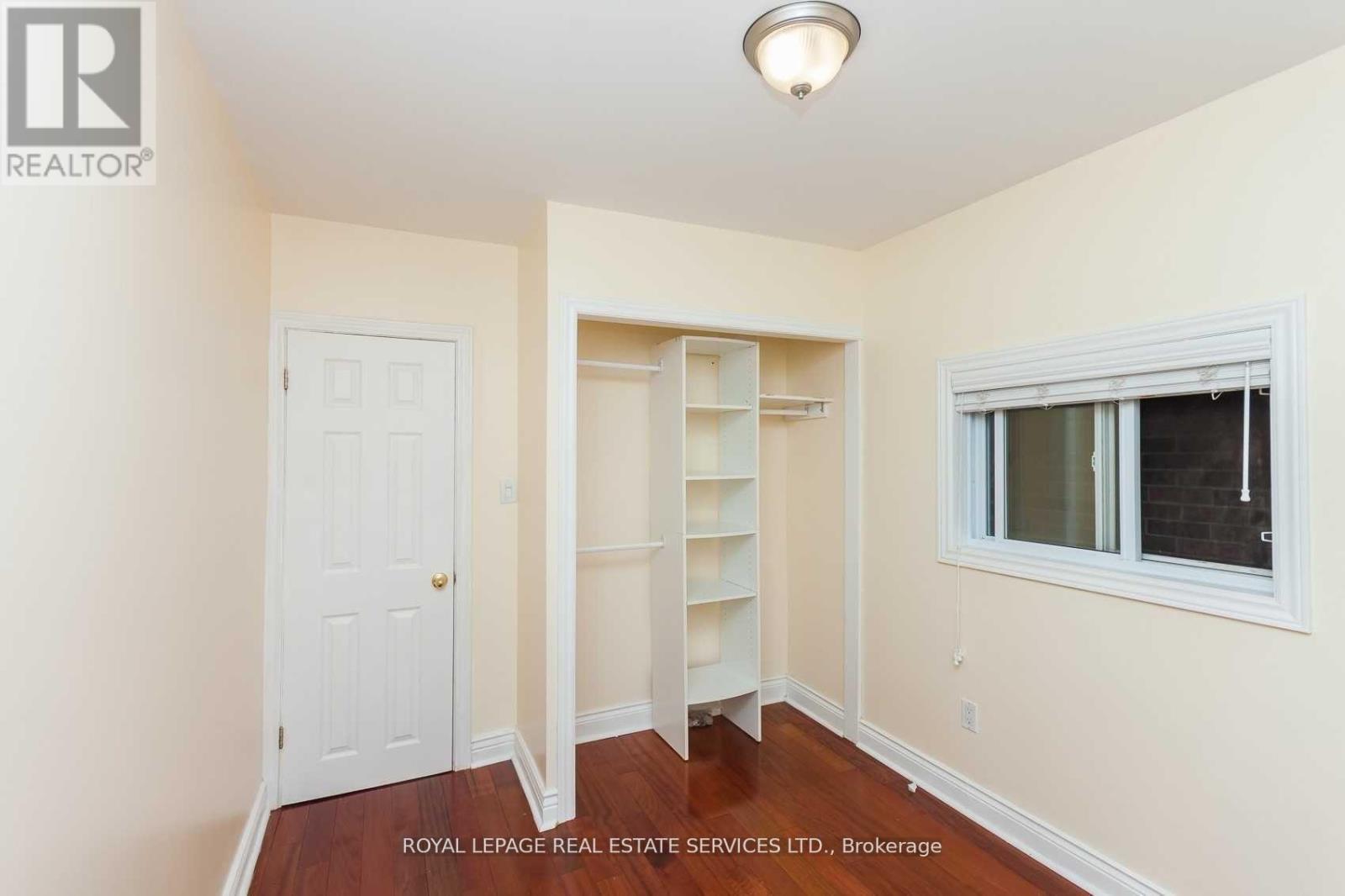 












21 BELGRAVIA AVENUE

,
Toronto,




Ontario
M6E2M4

