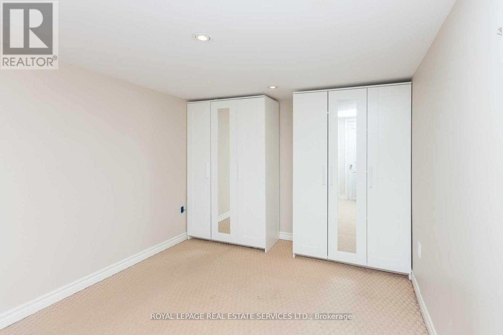 












21 BELGRAVIA AVENUE

,
Toronto,




Ontario
M6E2M4

