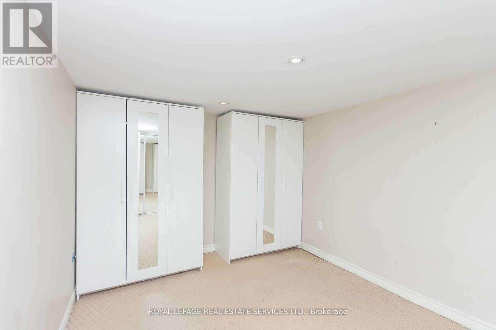 












21 BELGRAVIA AVENUE

,
Toronto,




Ontario
M6E2M4

