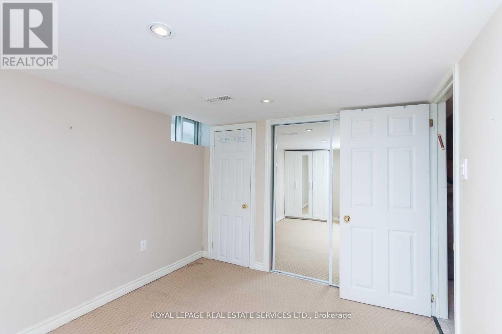 












21 BELGRAVIA AVENUE

,
Toronto,




Ontario
M6E2M4

