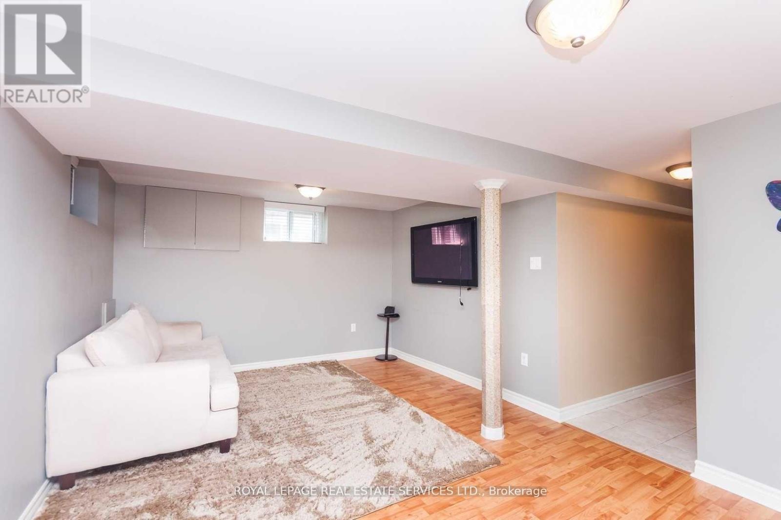 












21 BELGRAVIA AVENUE

,
Toronto,




Ontario
M6E2M4

