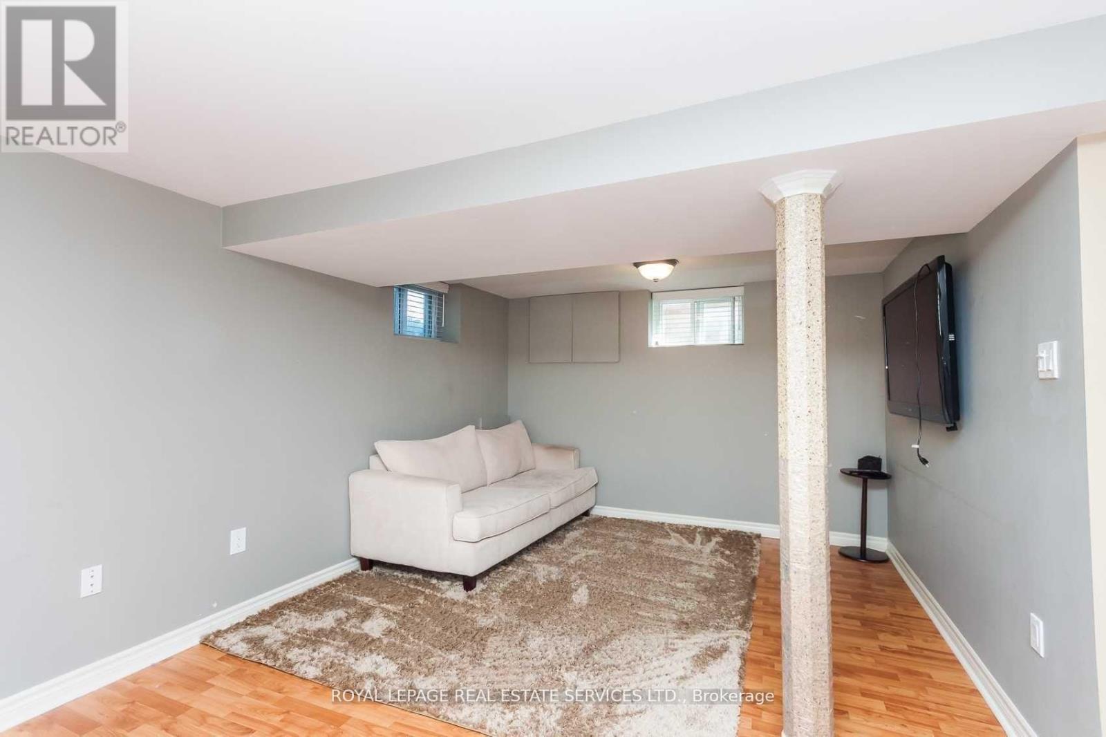 












21 BELGRAVIA AVENUE

,
Toronto,




Ontario
M6E2M4

